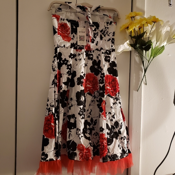 Dress, - Picture 3 of 12